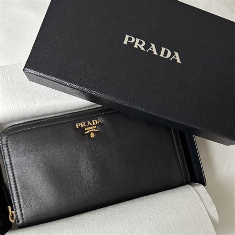 portafoglio prada fake